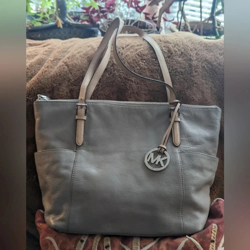 Authentic Michael Kors Jet Set Leather Tote